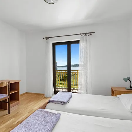 2 Bedroom Beautiful In Apartamento Vodice
