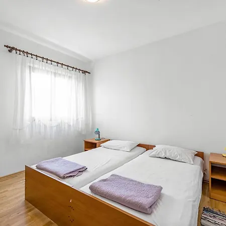 Apartamento 2 Bedroom Beautiful In